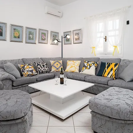 Garden House Apartment